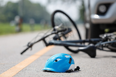 道路上与自行车的事故车祸