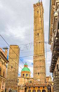 博洛尼亚 Le Due Torri 的两座中世纪塔楼