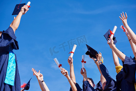 学术汇报摄影照片_高中毕业生学生