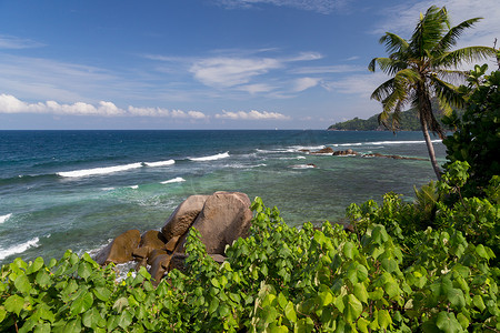 旅游计划摄影照片_塞舌尔，拥有大石头和很多计划的海滩之一