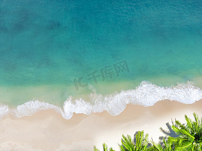 鸟瞰顶视图美丽的主题海滩与白色的沙滩 coc