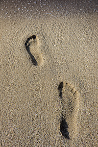 沙子里的人类脚印