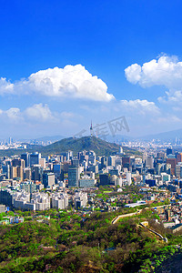 韩国首尔的城市景观和首尔塔景观。