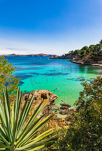 西班牙地中海卡拉福内尔斯湾马略卡岛风景如画的海滩