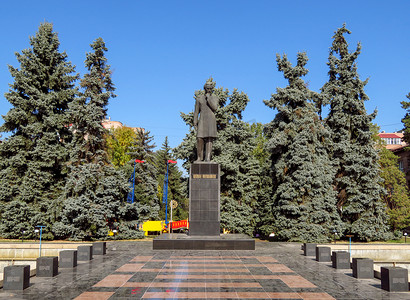 哈萨克斯坦国摄影照片_阿拉木图 - 哈萨克斯坦作家 Shokan Valikhanov 的雕像