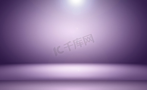 紫色渐变渐变摄影照片_工作室背景概念-产品的抽象空光渐变紫色工作室房间背景。