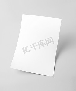 IT行业简历模板摄影照片_灰色背景的白色空白文档纸张模板