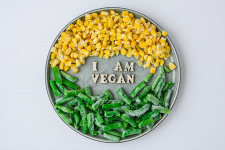盘子里的“我是素食主义者”文字。
