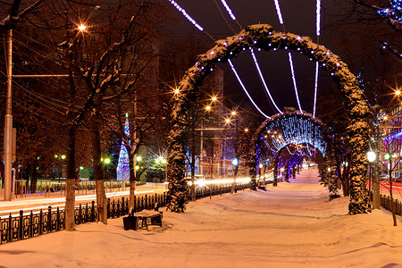 城市漫步摄影照片_冬天的夜晚城市漫步