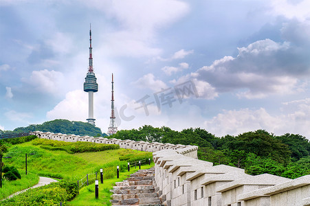 首尔建筑摄影照片_首尔塔、南山塔在韩国