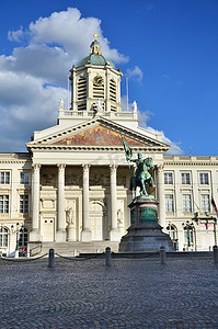 皇家十字摄影照片_布鲁塞尔皇家广场的圣雅克苏尔库登贝格教堂