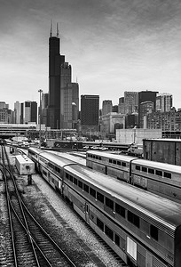 芝加哥-2017 年 3 月，伊利诺伊州，美国：阴天的芝加哥天际线。