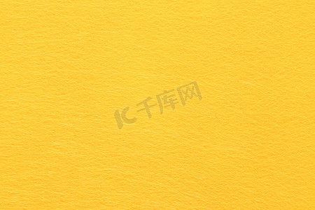 高分辨率特写亮黄色毛毡织物纹理，黄色粗糙的羊毛织物，用于背景和壁纸，是一块强烈的金色纹理毛毡织物，触感粗糙。