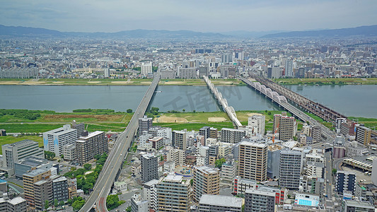 日本大阪城市景观、商业和住宅建筑空中