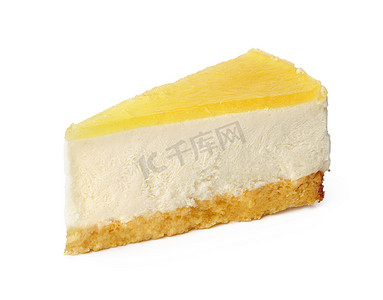 点心背景摄影照片_孤立在白色背景上的柠檬芝士蛋糕片