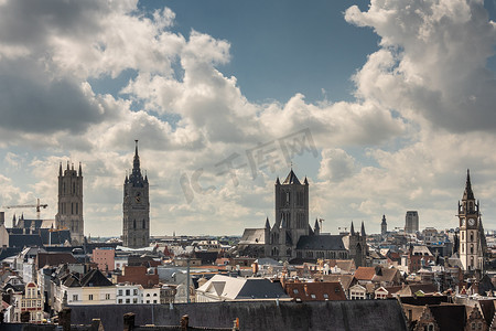 双子座花纹摄影照片_比利时佛兰德斯根特的六座塔楼。