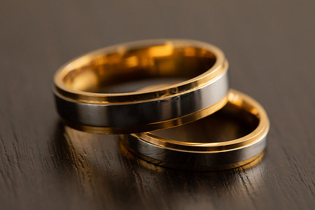 结婚戒指是婚姻契约的象征，也是您通常佩戴至生命终结的装饰品。