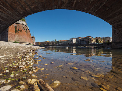 维罗纳的卡斯特韦基奥桥（Castelvecchio Bridge）又名斯卡利格桥（Scaliger Bridge）