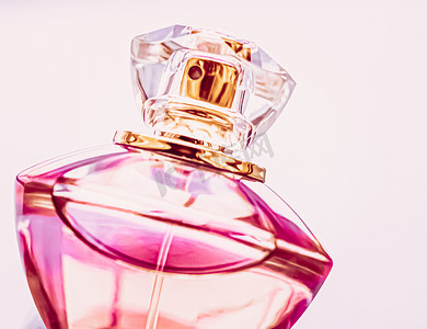 女士香水，粉色古龙水瓶作为复古香水，香水作为节日礼物，豪华香水品牌礼物