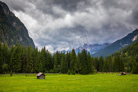 著名的地方摄影照片_多洛米蒂国家公园（Dolomiti）的美景，著名的地方