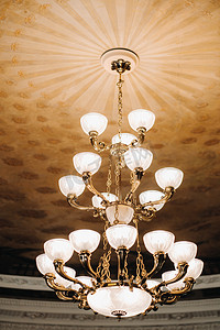 仿古水晶吊灯 宫殿里的吊灯。