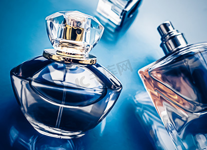 男士古龙水、作为复古香水的香水瓶、作为节日礼物的香水、奢华香水品牌礼物