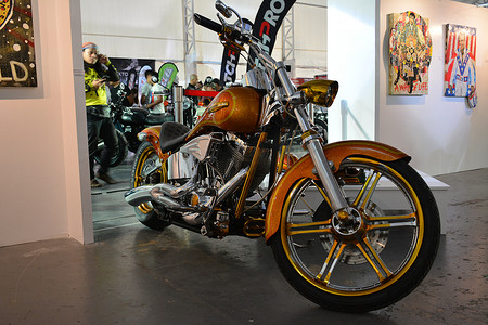 p2p理财摄影照片_定制橙色哈雷戴维森摩托车在 P 的第 2 Ride Ph