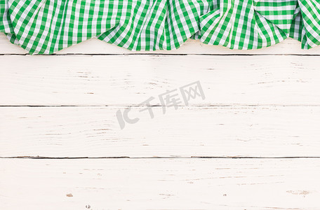 白木桌面背景纹理，带质朴的绿色桌布