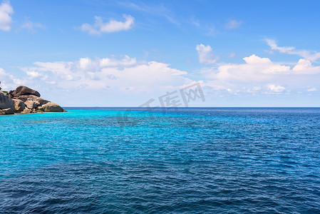 Mu Koh Similan 的小岛和蓝色的大海
