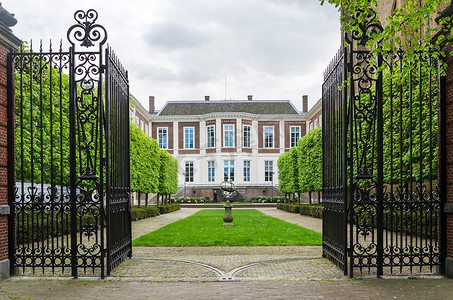 荷兰海牙 — 2015年5月8日：荷兰海牙国务委员会花园