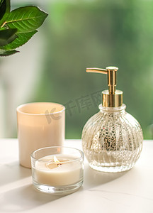 香薰蜡烛系列作为豪华水疗背景和浴​​室家居装饰，有机香薰蜡烛用于芳香疗法和轻松的氛围、美容和健康