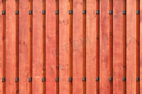 木栅栏的纹理，带有新的垂直棕色背景和两个水平参考线。