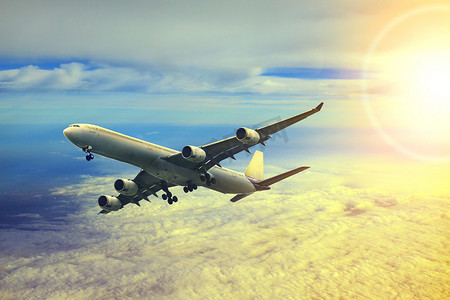 飞机飞越云景和背后的阳光