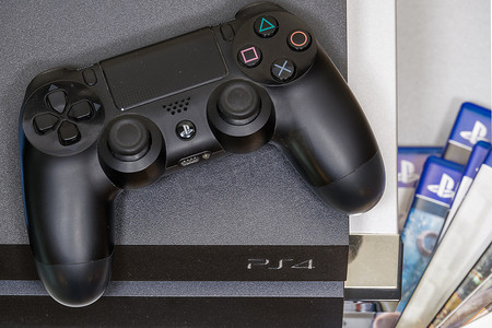 PS摄影照片_PlayStation 4 DualShock 4 无线控制器顶视图。