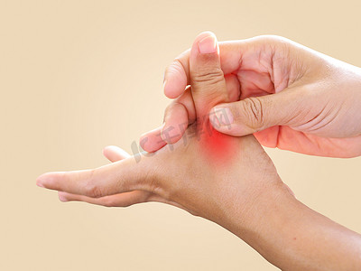 手痛和手指酸痛，拇指手指因工作而疼痛