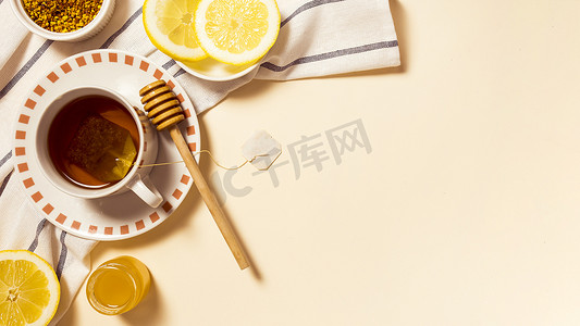 蜂蜜柠檬摄影照片_健康早餐用蜂蜜柠檬片。