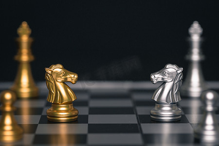 银马和金马的棋在国际象棋比赛中面对面