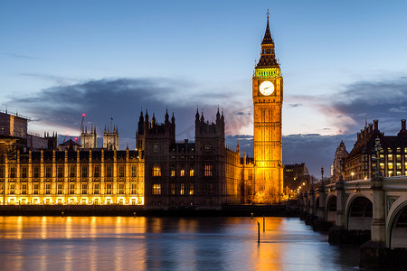 联合摄影照片_黄昏时分，伦敦，英国的大本钟和威斯敏斯特桥