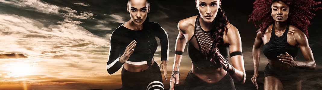 运动能力强，女性短跑运动员，跑步户外穿着运动服，健身和运动动机。