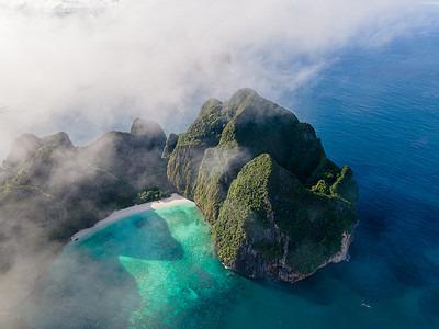 玛雅湾摄影照片_玛雅湾泰国皮皮岛，绿松石碧水泰国皮皮岛，泰国皮皮岛风景鸟瞰图