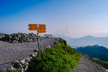 瑞士阿尔卑斯山舍弗勒山埃本纳尔普阿尔卑斯山地区登山徒步路线的信号