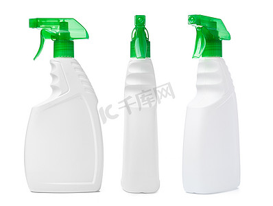 清洁喷雾瓶隔离在白色背景
