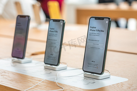 美国佛罗里达州阿文图拉 — 2019年9月20日：苹果新智能手机上市时展示了iPhone 11、11 Pro和Pro Max