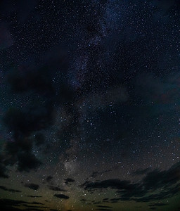 阿尔泰山上空的星空。