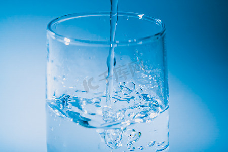 特写一杯水，淡水和纯净水，世界水日