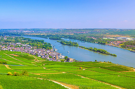 莱茵河峡谷或莱茵河中上游河谷的空中全景