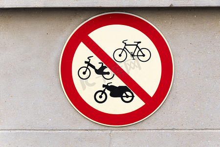 摩托车背景摄影照片_自行车、自行车、摩托车和摩托车的禁止标志