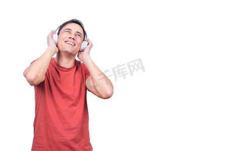 曼听摄影照片_快乐的男人用耳机听音乐