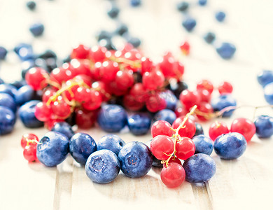 买水果摄影照片_醋栗和蓝莓