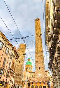 博洛尼亚 Le Due Torri 的两座中世纪塔楼